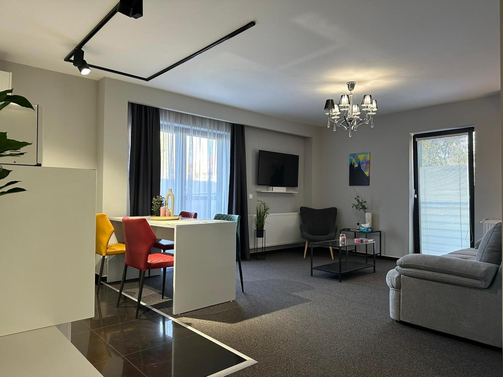Luxury Glam Apartments & Studios Near Coresi Mall Μπρασόβ Εξωτερικό φωτογραφία