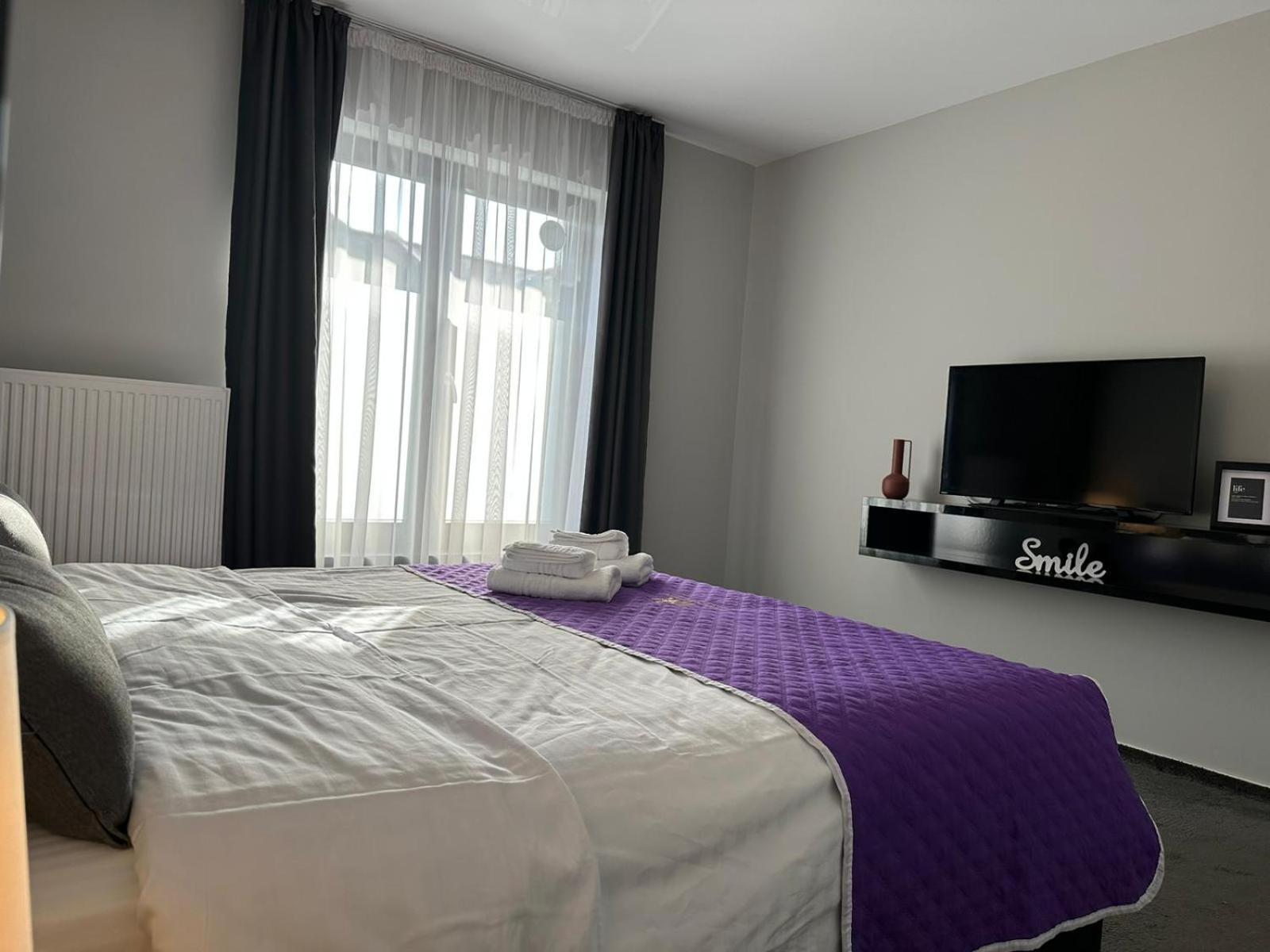 Luxury Glam Apartments & Studios Near Coresi Mall Μπρασόβ Εξωτερικό φωτογραφία