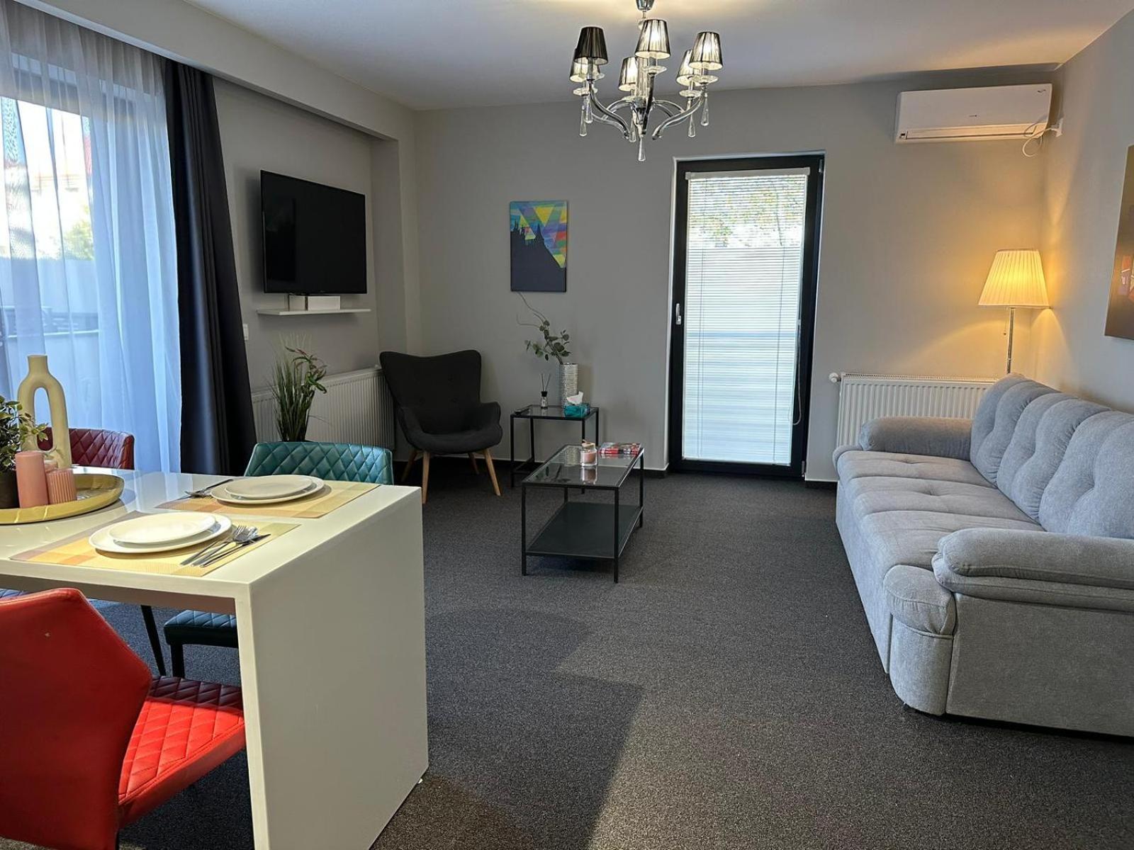Luxury Glam Apartments & Studios Near Coresi Mall Μπρασόβ Εξωτερικό φωτογραφία