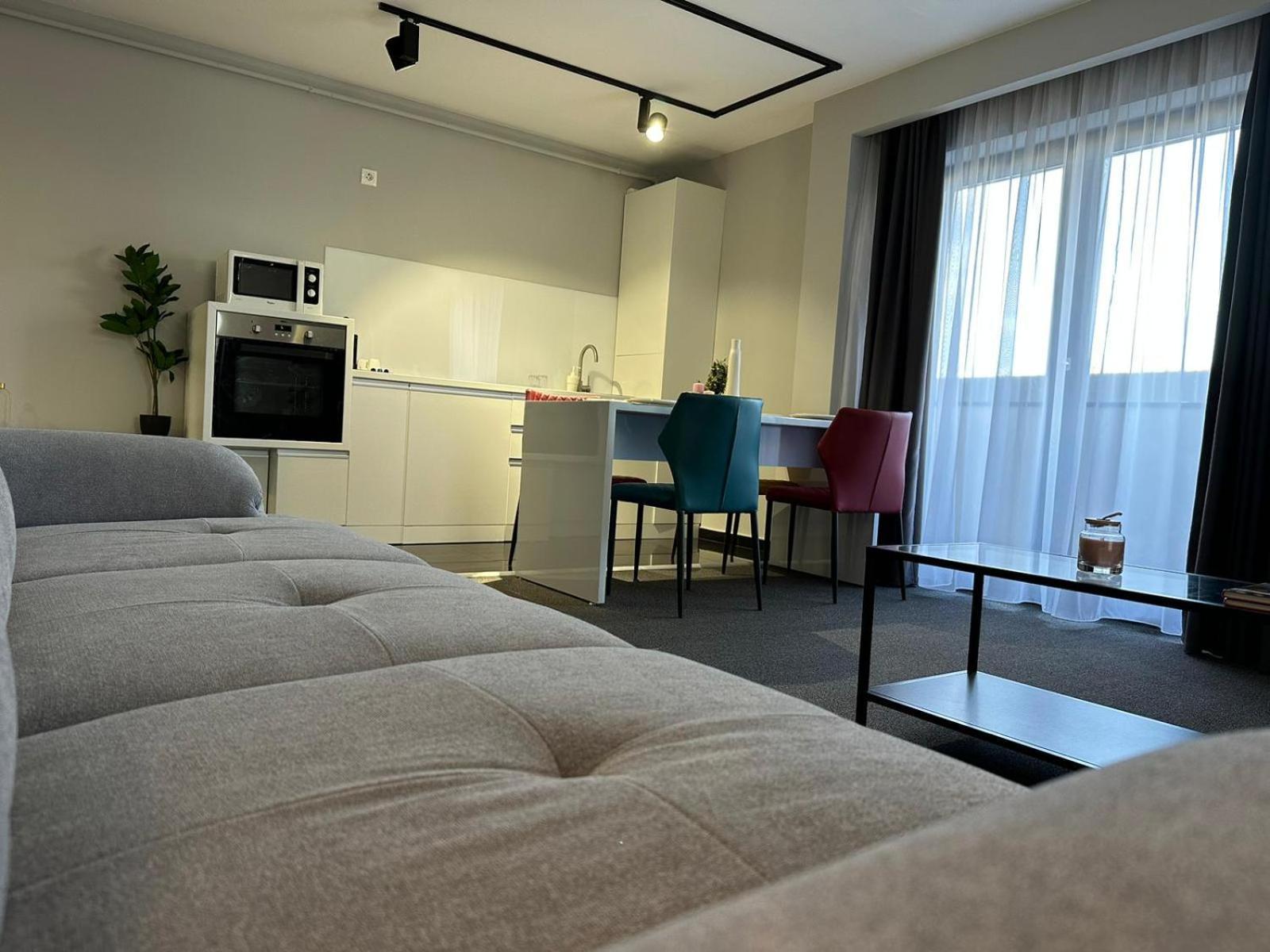 Luxury Glam Apartments & Studios Near Coresi Mall Μπρασόβ Εξωτερικό φωτογραφία