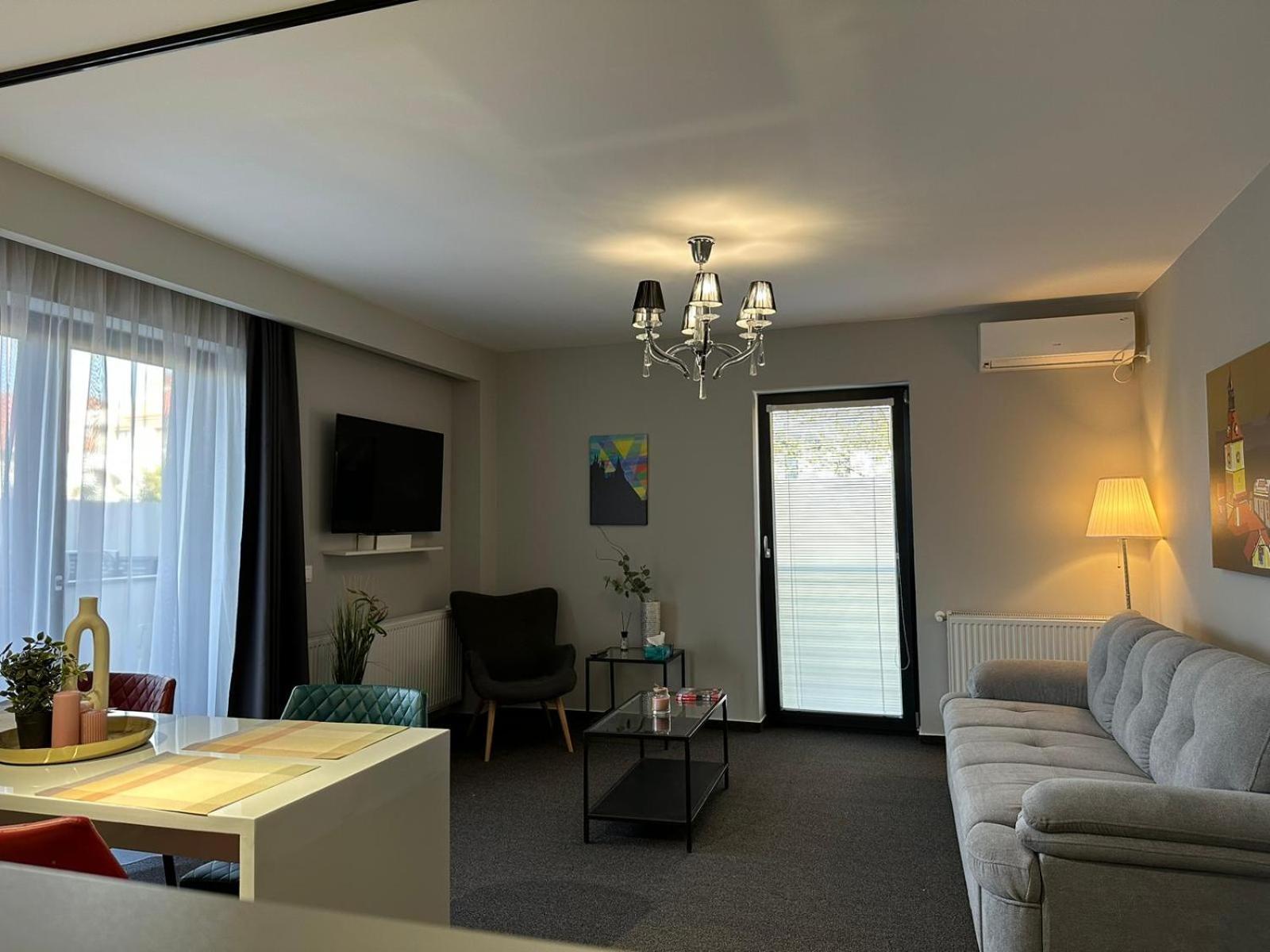 Luxury Glam Apartments & Studios Near Coresi Mall Μπρασόβ Εξωτερικό φωτογραφία