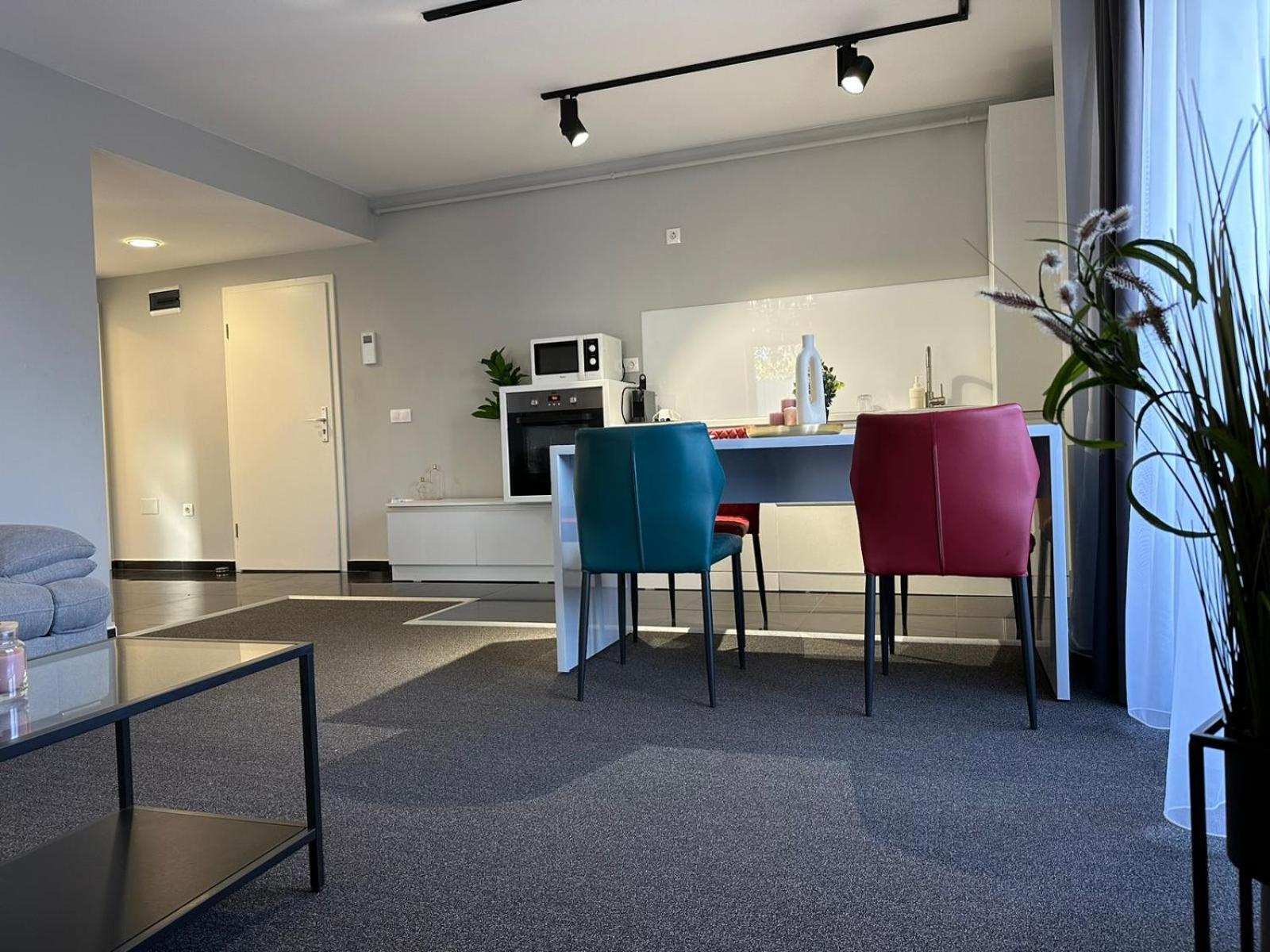 Luxury Glam Apartments & Studios Near Coresi Mall Μπρασόβ Εξωτερικό φωτογραφία