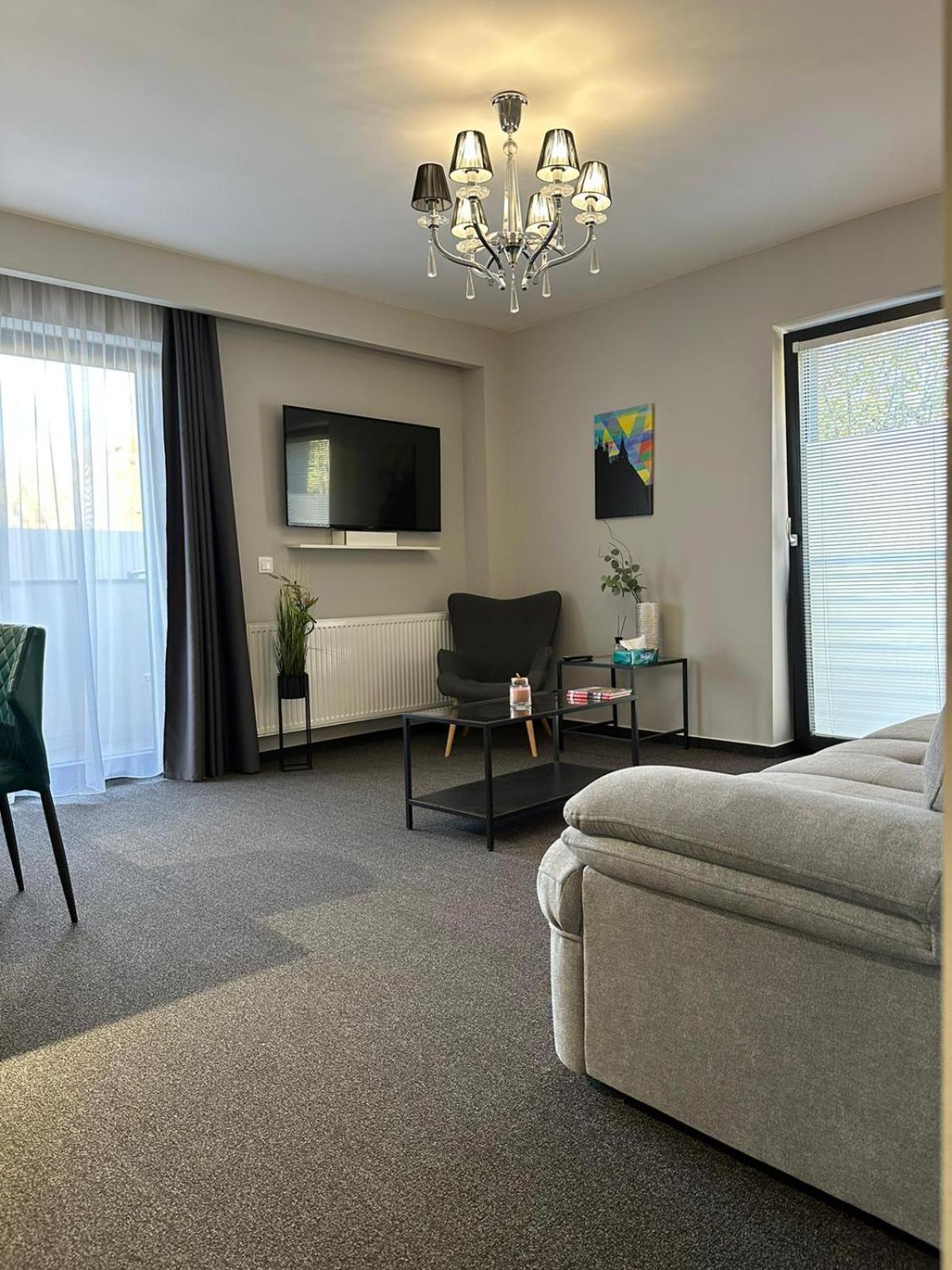 Luxury Glam Apartments & Studios Near Coresi Mall Μπρασόβ Εξωτερικό φωτογραφία
