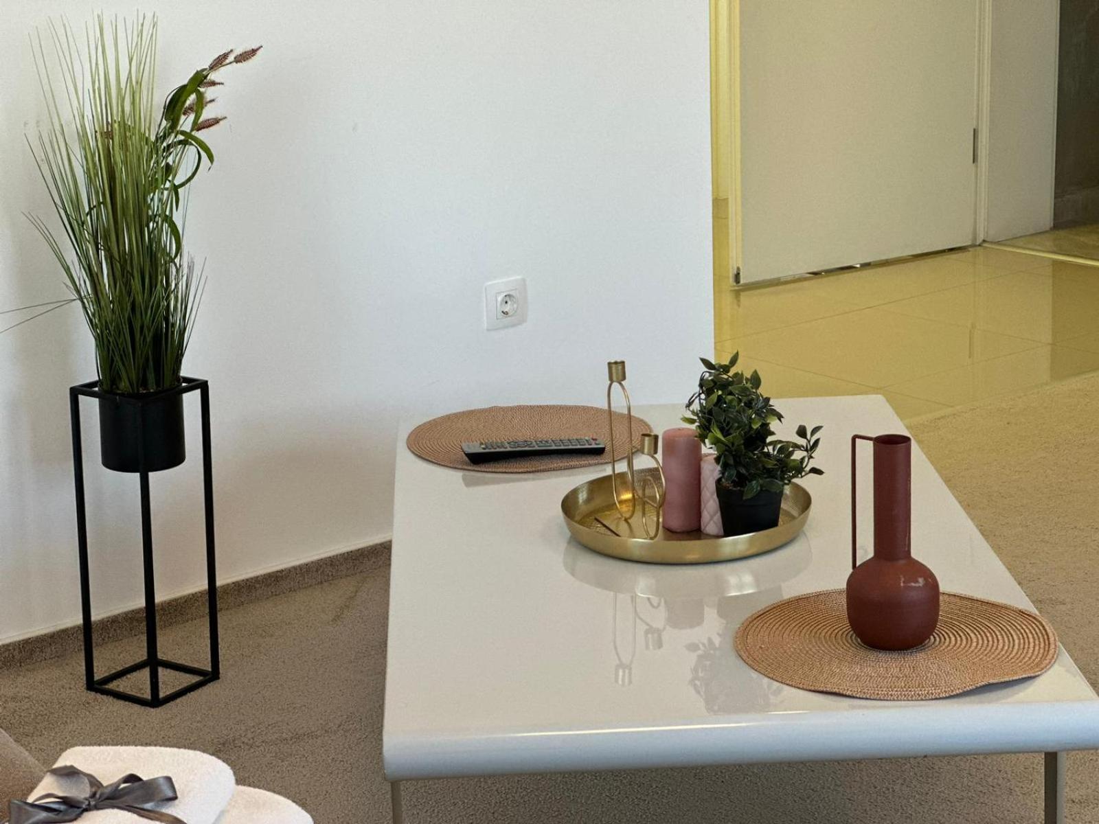 Luxury Glam Apartments & Studios Near Coresi Mall Μπρασόβ Εξωτερικό φωτογραφία