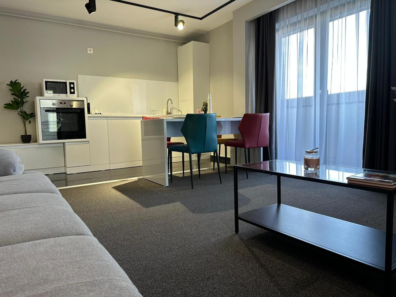 Luxury Glam Apartments & Studios Near Coresi Mall Μπρασόβ Εξωτερικό φωτογραφία