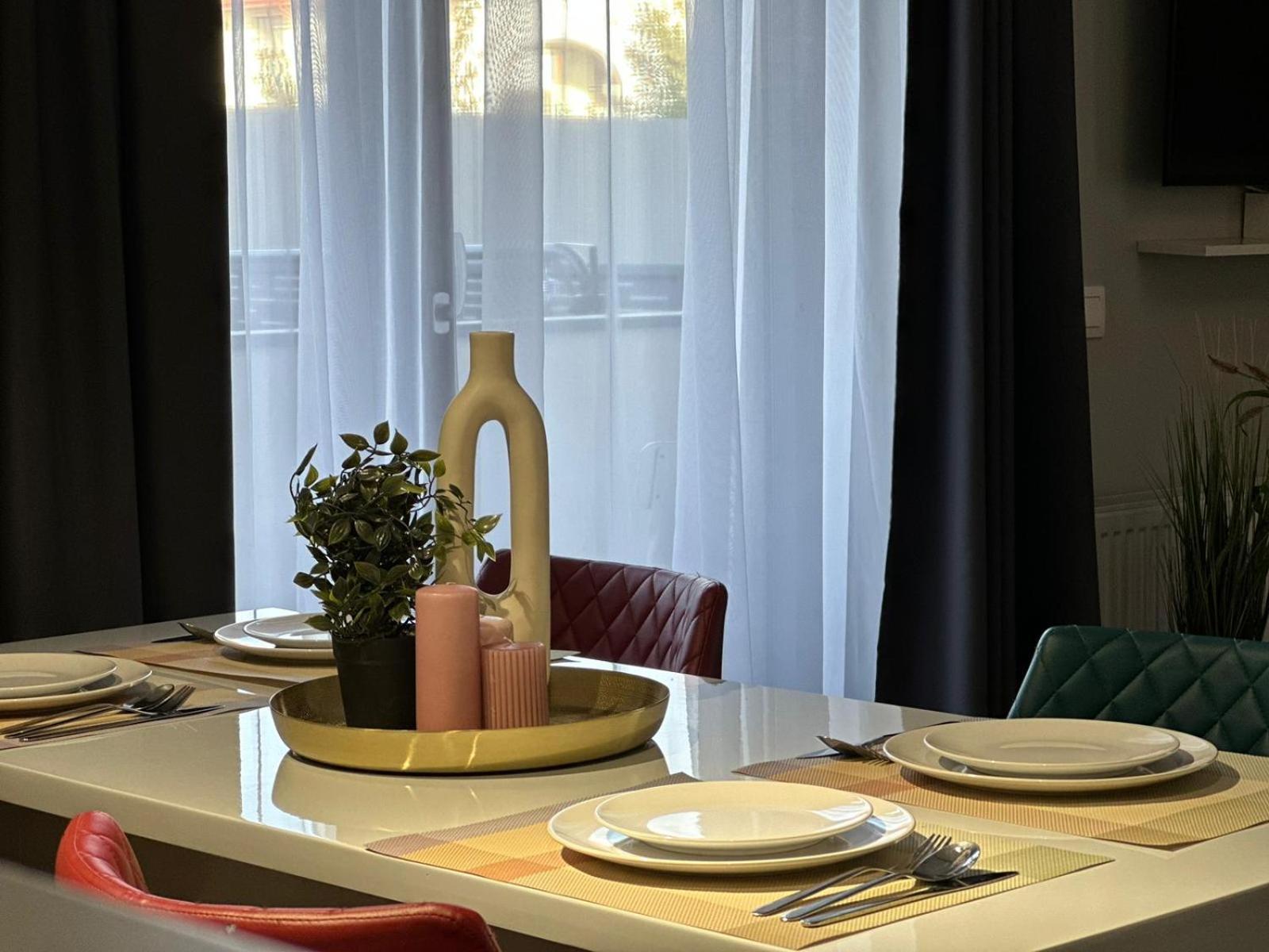 Luxury Glam Apartments & Studios Near Coresi Mall Μπρασόβ Εξωτερικό φωτογραφία