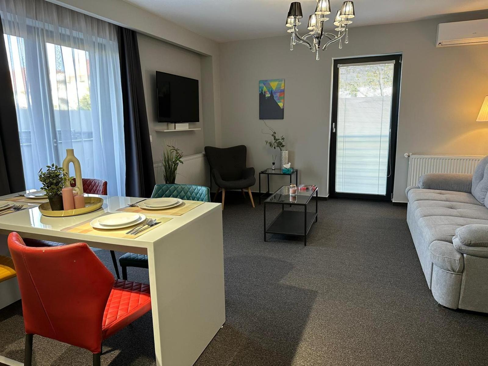 Luxury Glam Apartments & Studios Near Coresi Mall Μπρασόβ Εξωτερικό φωτογραφία