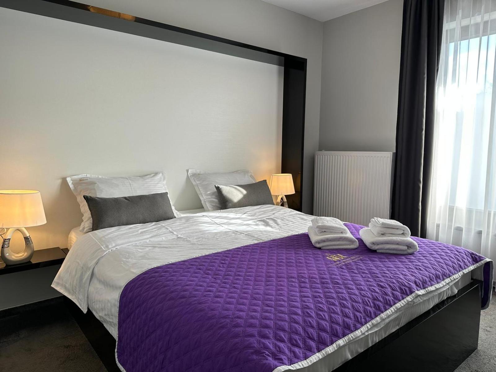 Luxury Glam Apartments & Studios Near Coresi Mall Μπρασόβ Εξωτερικό φωτογραφία