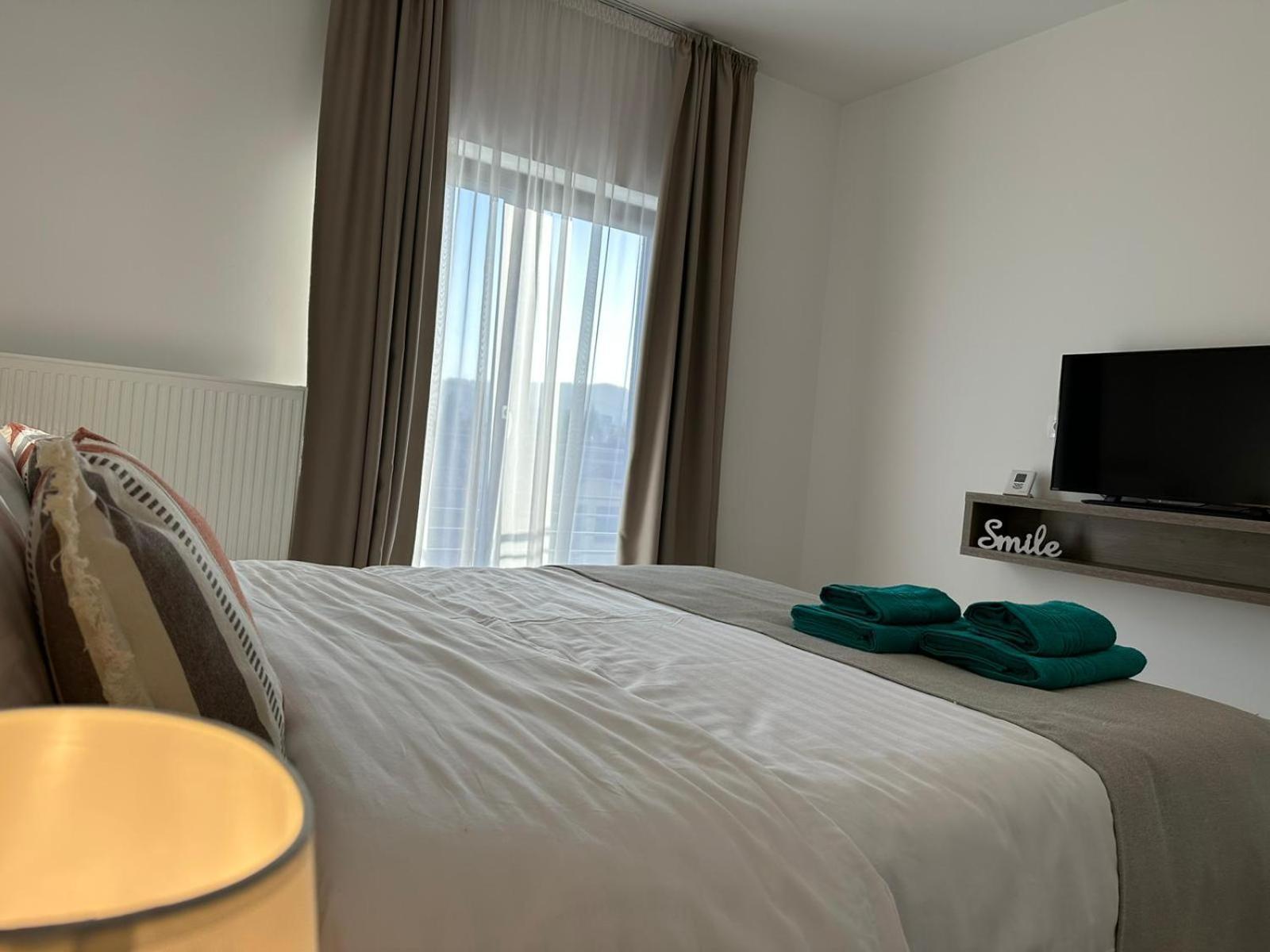 Luxury Glam Apartments & Studios Near Coresi Mall Μπρασόβ Εξωτερικό φωτογραφία