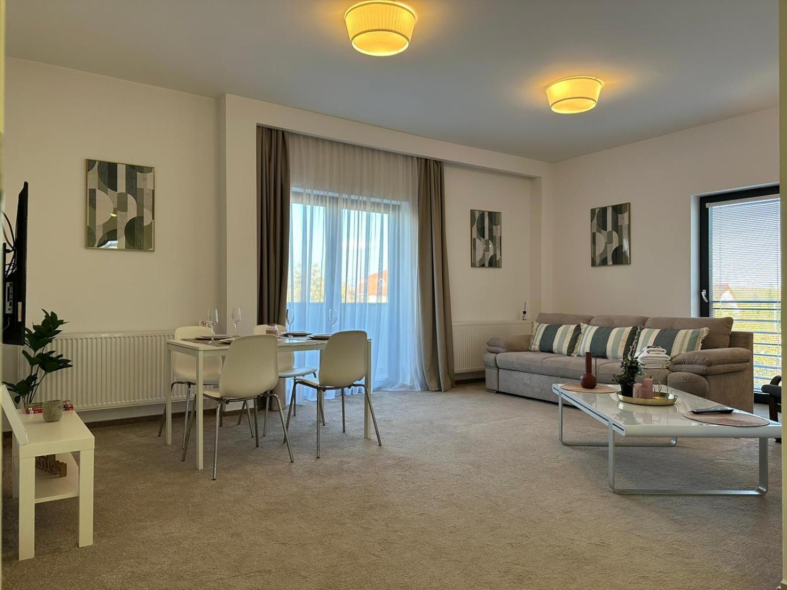 Luxury Glam Apartments & Studios Near Coresi Mall Μπρασόβ Εξωτερικό φωτογραφία