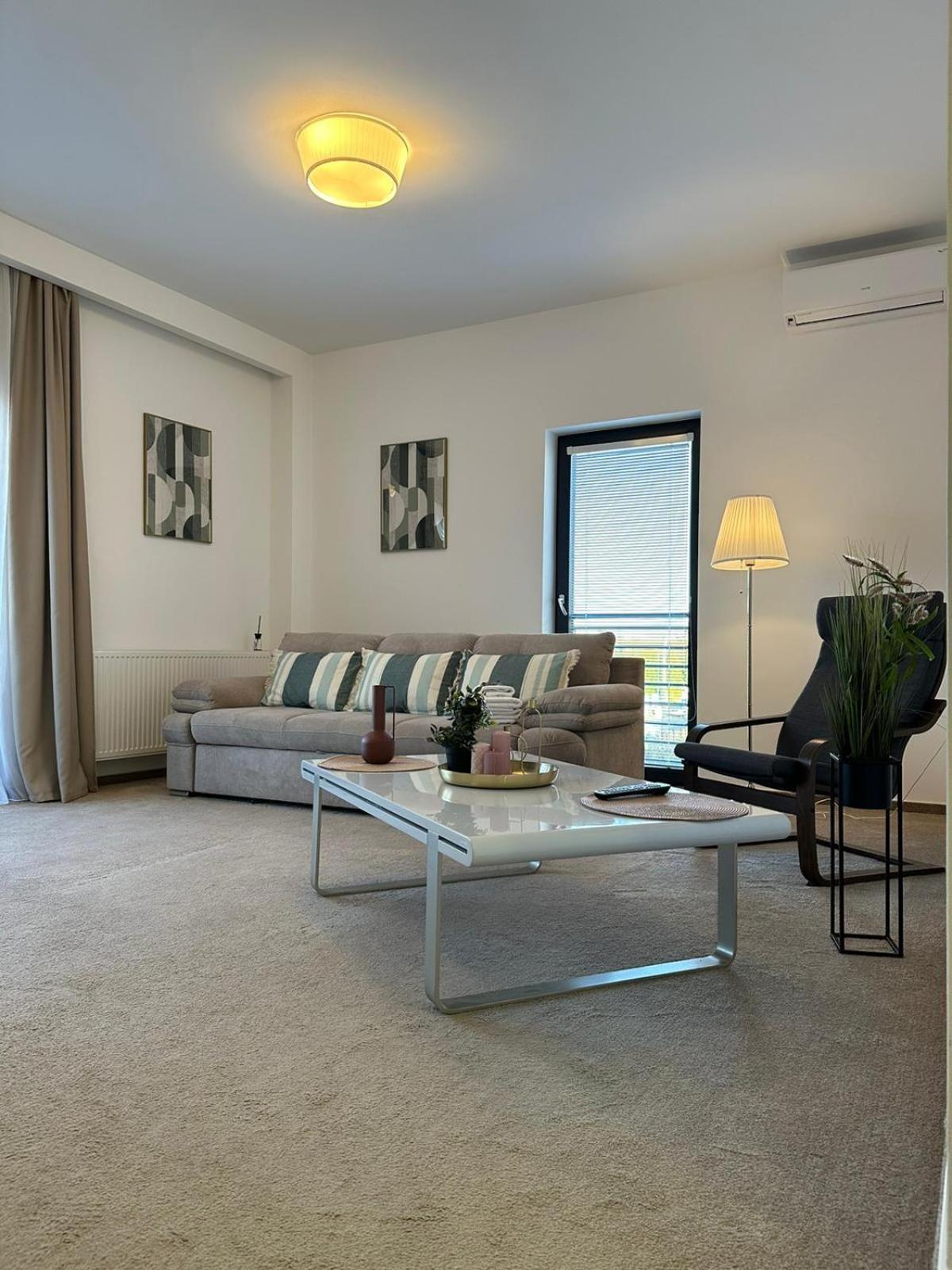Luxury Glam Apartments & Studios Near Coresi Mall Μπρασόβ Εξωτερικό φωτογραφία