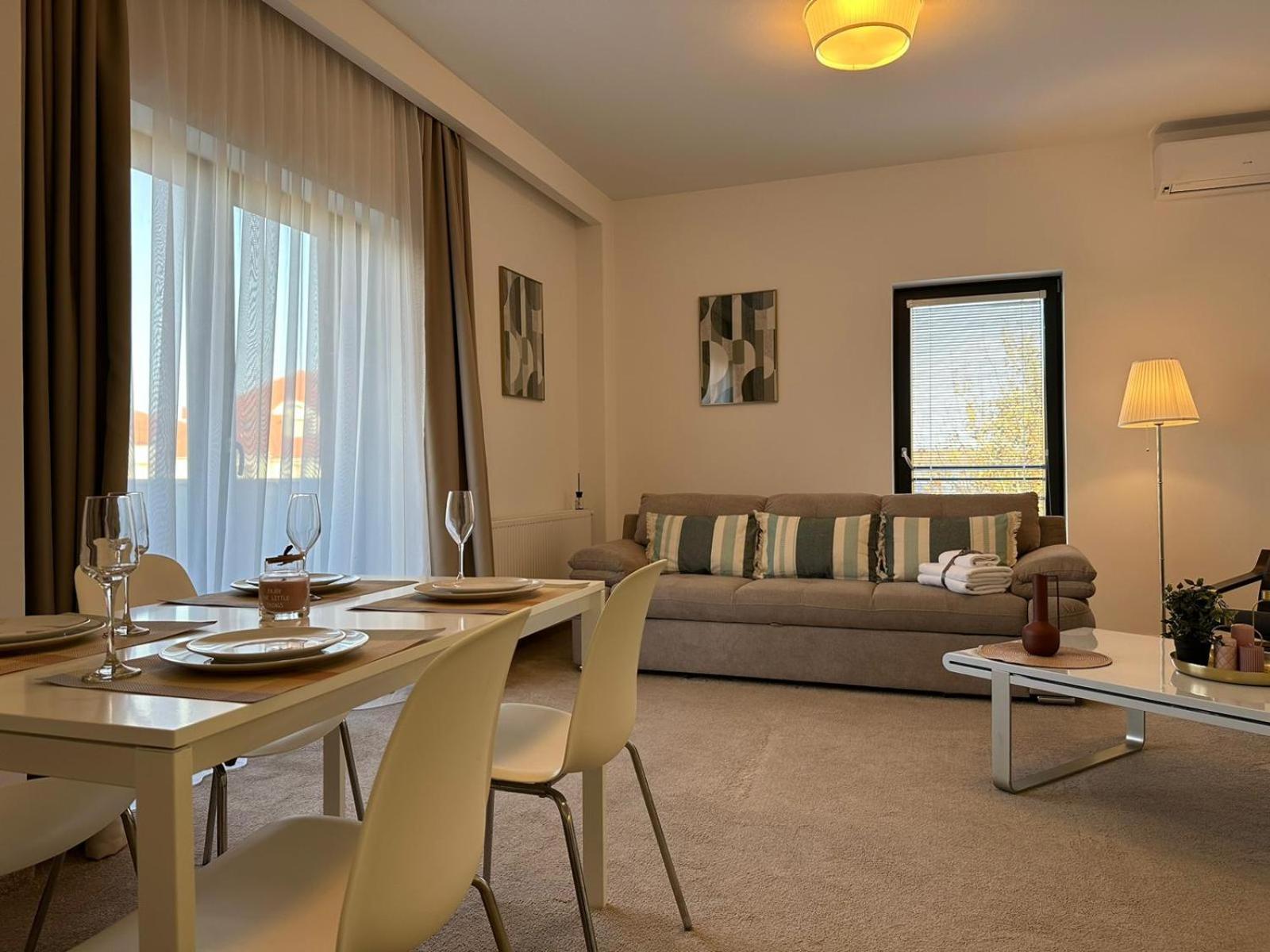 Luxury Glam Apartments & Studios Near Coresi Mall Μπρασόβ Εξωτερικό φωτογραφία