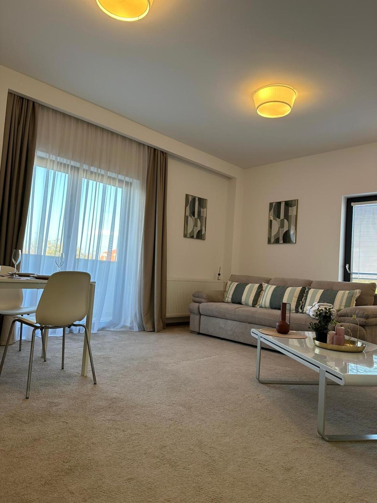 Luxury Glam Apartments & Studios Near Coresi Mall Μπρασόβ Εξωτερικό φωτογραφία