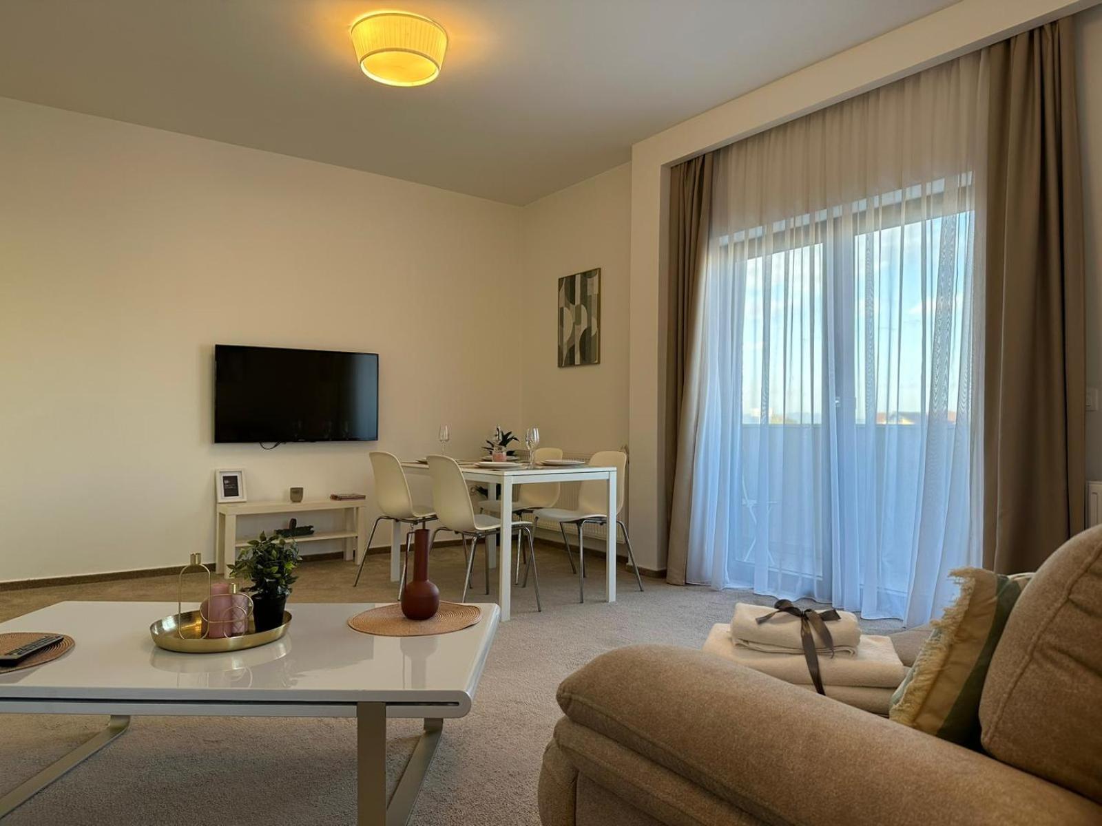 Luxury Glam Apartments & Studios Near Coresi Mall Μπρασόβ Εξωτερικό φωτογραφία