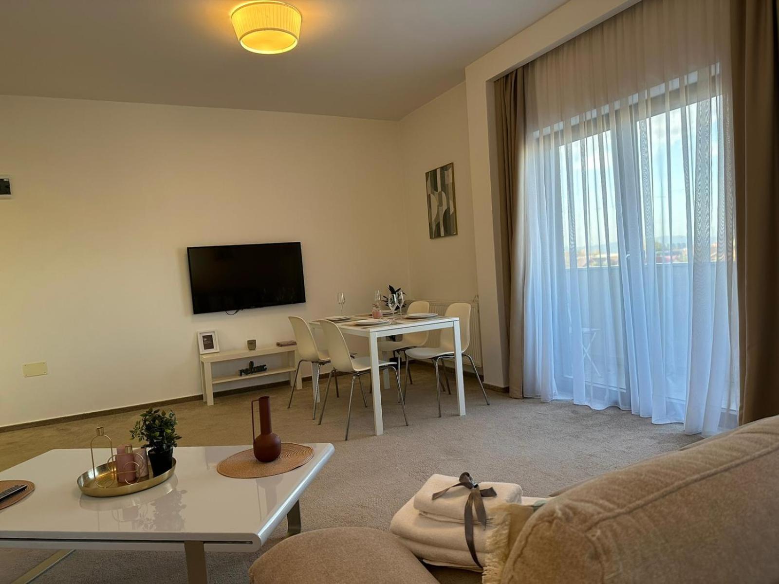 Luxury Glam Apartments & Studios Near Coresi Mall Μπρασόβ Εξωτερικό φωτογραφία