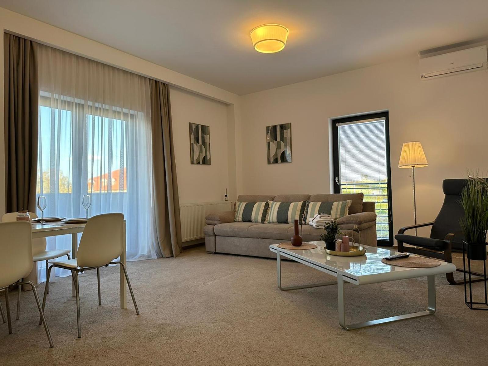 Luxury Glam Apartments & Studios Near Coresi Mall Μπρασόβ Εξωτερικό φωτογραφία