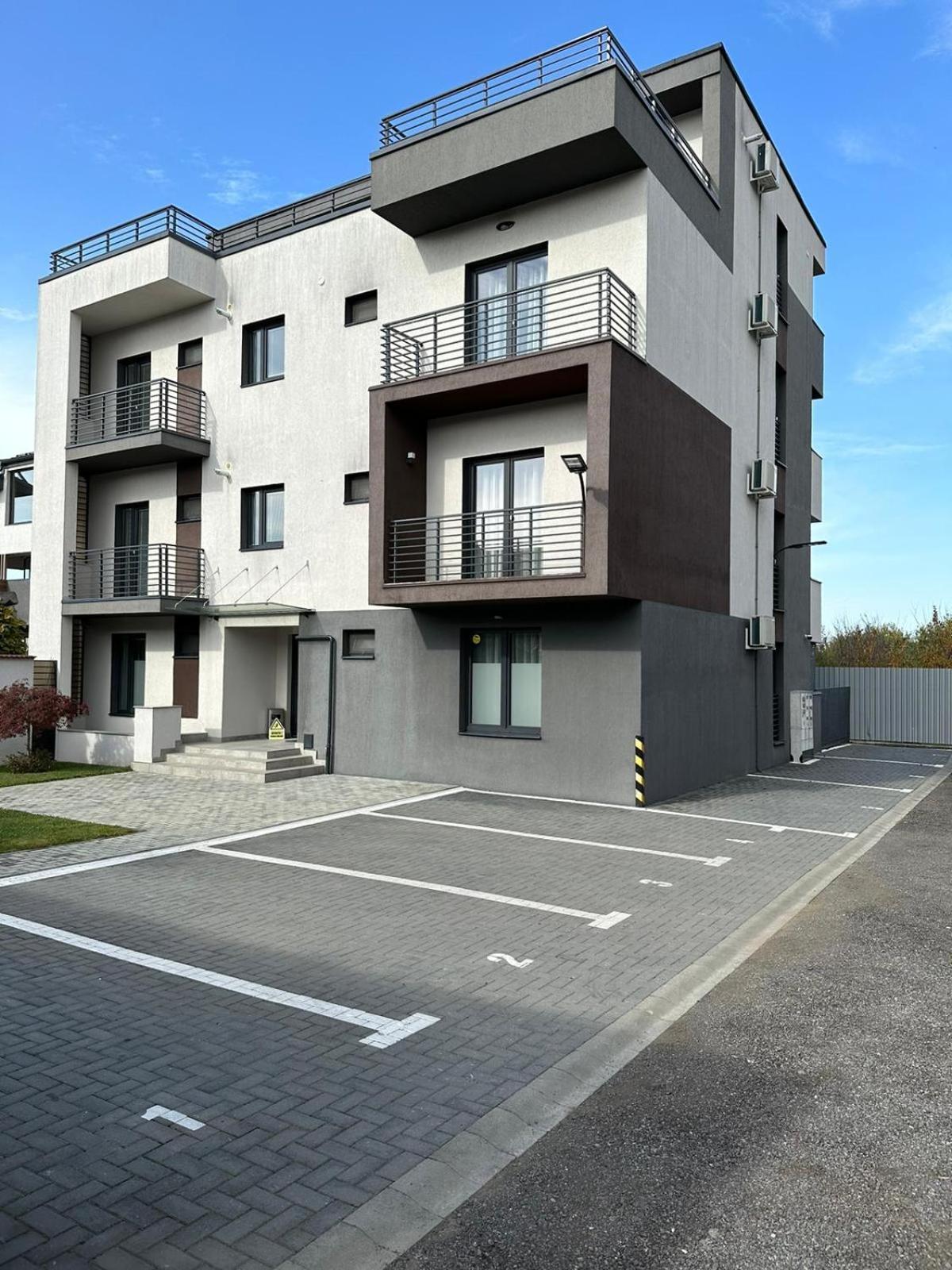 Luxury Glam Apartments & Studios Near Coresi Mall Μπρασόβ Εξωτερικό φωτογραφία
