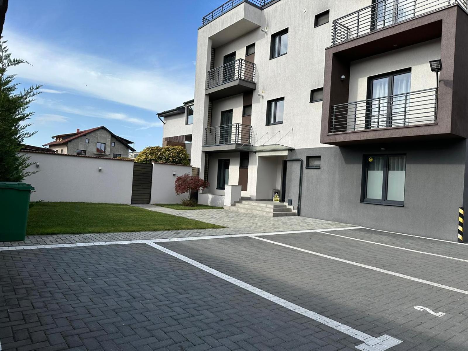 Luxury Glam Apartments & Studios Near Coresi Mall Μπρασόβ Εξωτερικό φωτογραφία