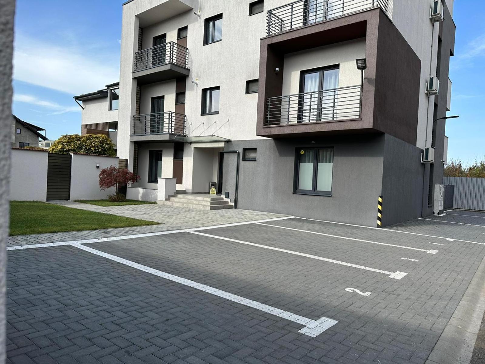 Luxury Glam Apartments & Studios Near Coresi Mall Μπρασόβ Εξωτερικό φωτογραφία