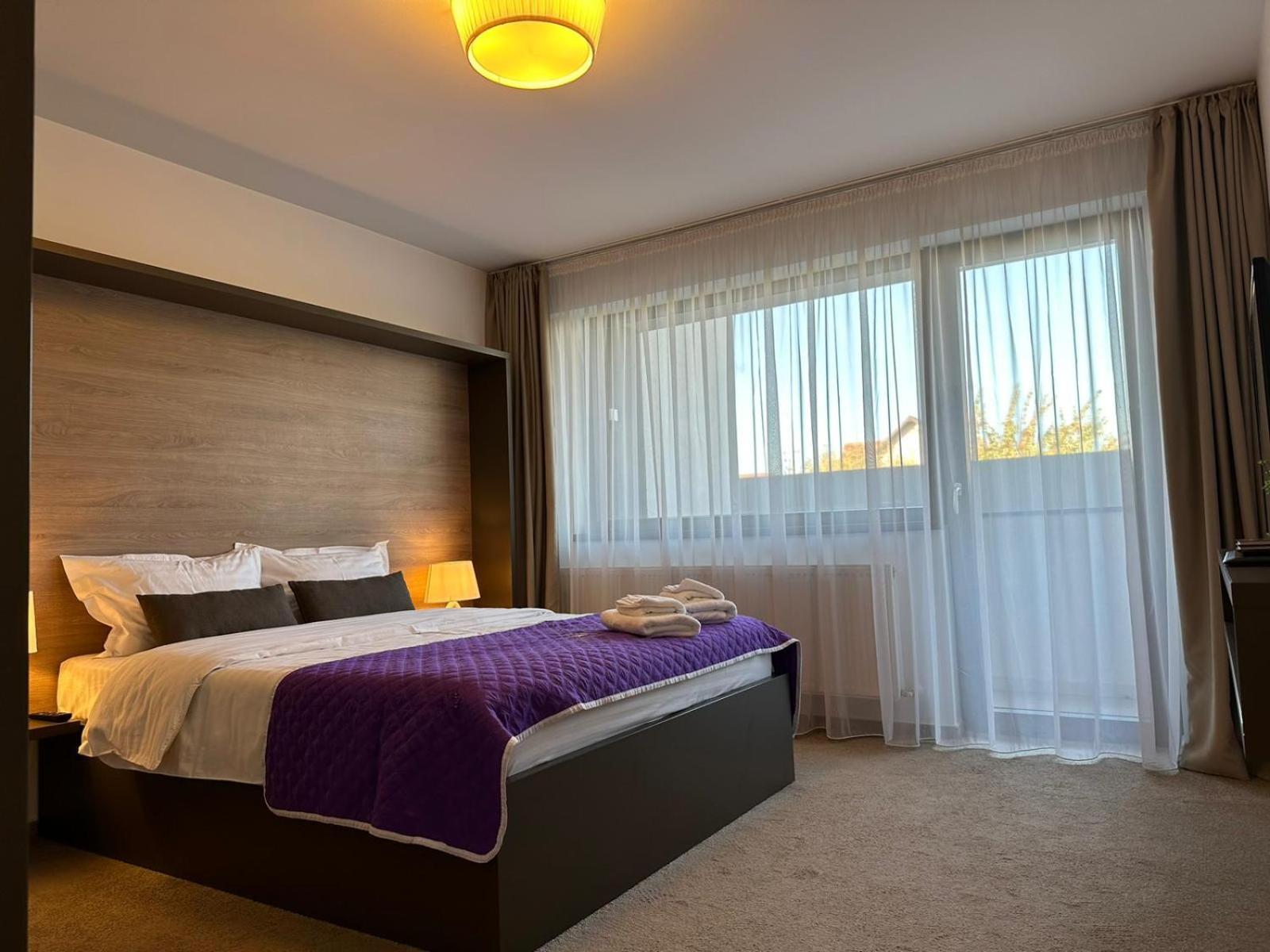 Luxury Glam Apartments & Studios Near Coresi Mall Μπρασόβ Εξωτερικό φωτογραφία